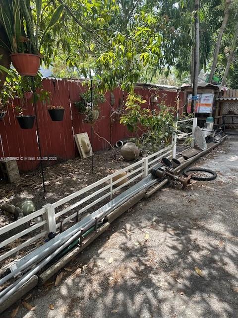 2162 NW 26th St, Miami, FL 33142 - view of yard