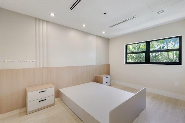 bedroom with visible vents, recessed lighting, and baseboards