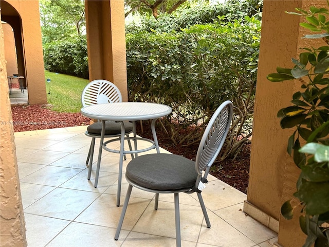 19555 E Country Club Dr Unit 8108, Aventura, FL 33180 - view of patio
