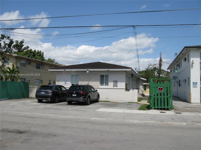 view of front facade with stucco siding