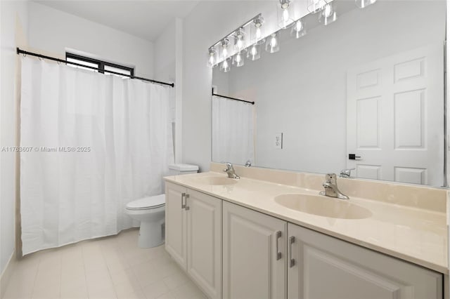 full bathroom featuring a sink, a shower with curtain, toilet, and double vanity