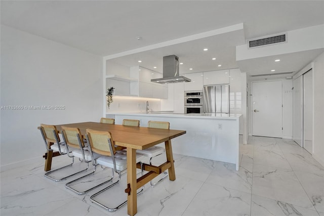 dining area featuring recessed lighting, visible vents, marble finish floor, and baseboards