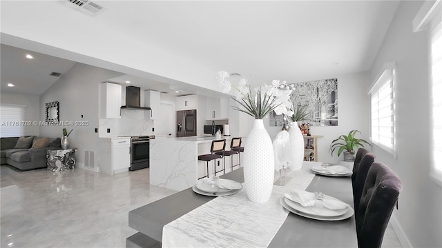 dining space with visible vents, recessed lighting, and baseboards