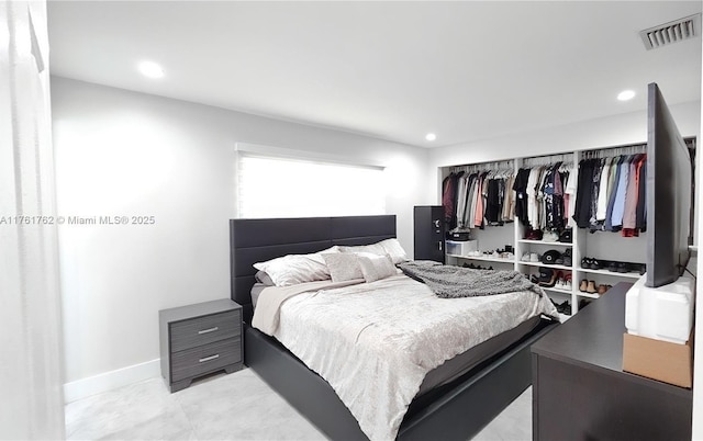 bedroom with visible vents, recessed lighting, and baseboards