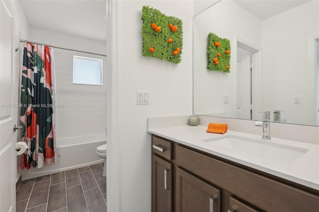 full bath featuring toilet, vanity, and shower / bath combo