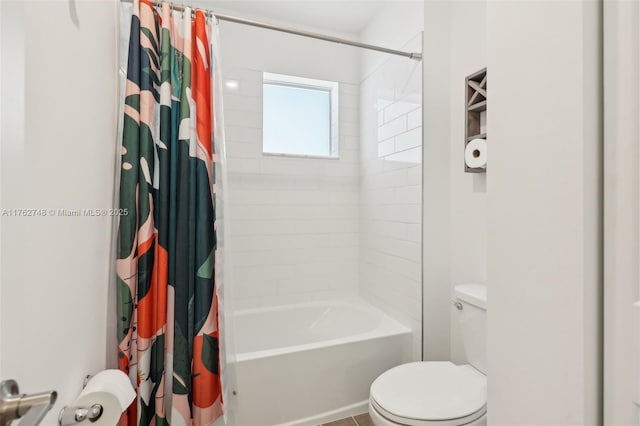 full bathroom featuring toilet and shower / tub combo