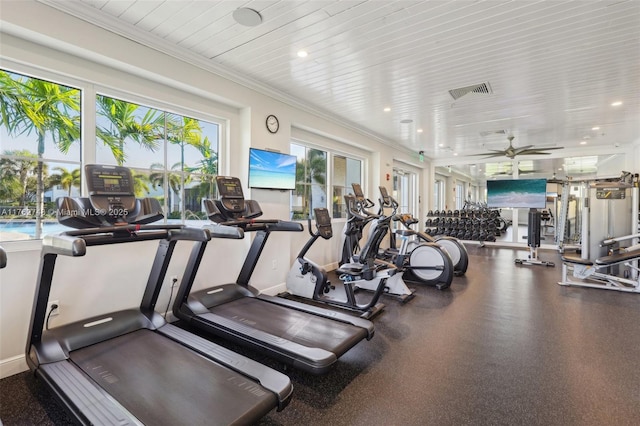 workout area with visible vents, ornamental molding, a ceiling fan, recessed lighting, and baseboards