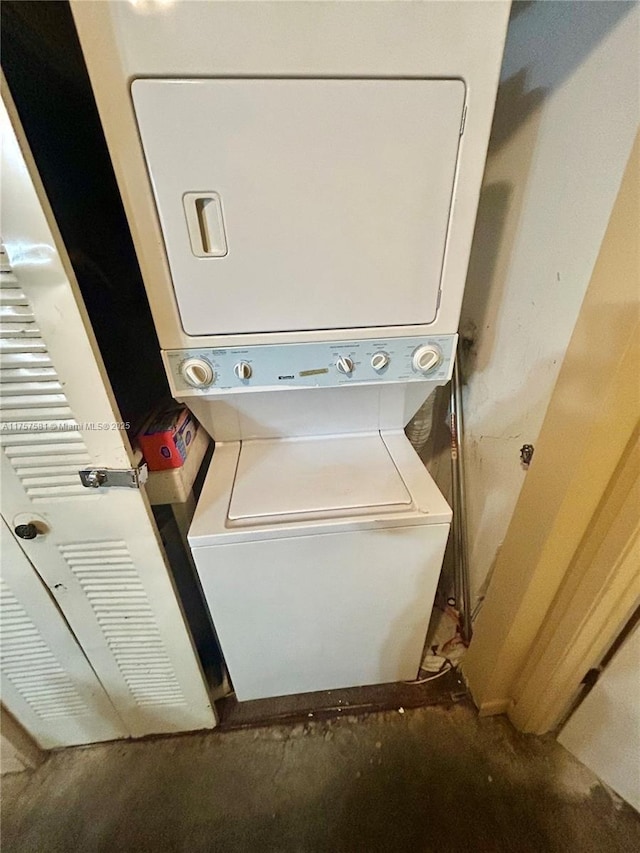 washroom with laundry area and stacked washer and clothes dryer