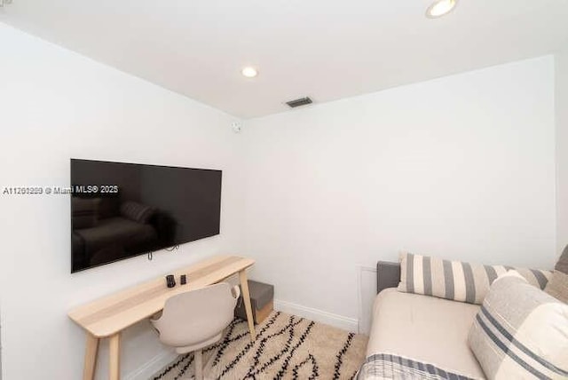 bedroom featuring recessed lighting, visible vents, and baseboards