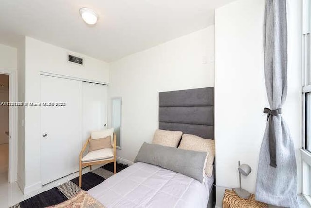 bedroom with visible vents and a closet