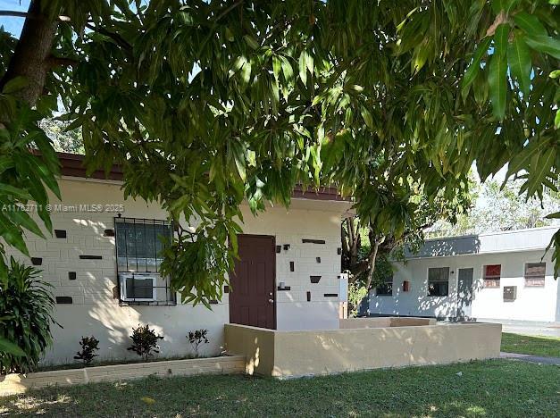 view of front of house with stucco siding