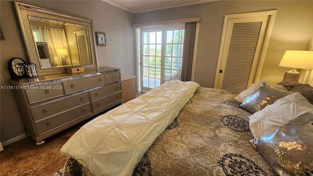 bedroom with baseboards, a closet, and ornamental molding