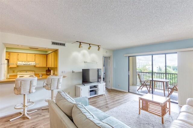 2205 S Cypress Bend Dr Unit 604, Pompano Beach, FL 33069 - photo 2