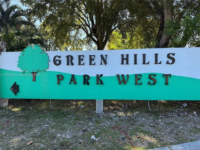 view of community / neighborhood sign