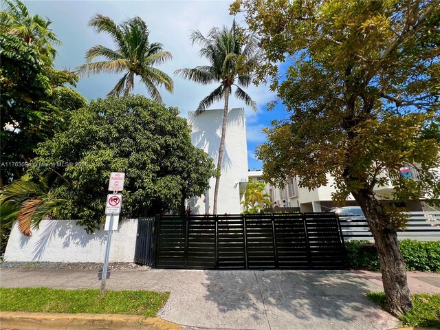 619 Euclid Ave Unit 1B, Miami Beach, FL 33139 - view of gate
