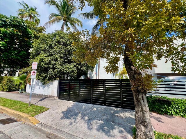 619 Euclid Ave Unit 1B, Miami Beach, FL 33139 - view of gate