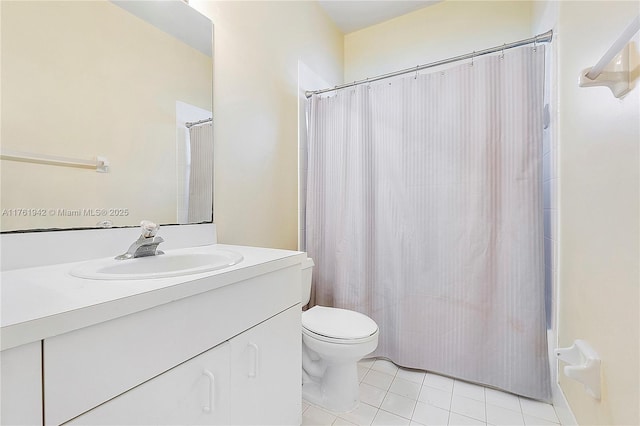 full bath with tile patterned floors, curtained shower, toilet, and vanity