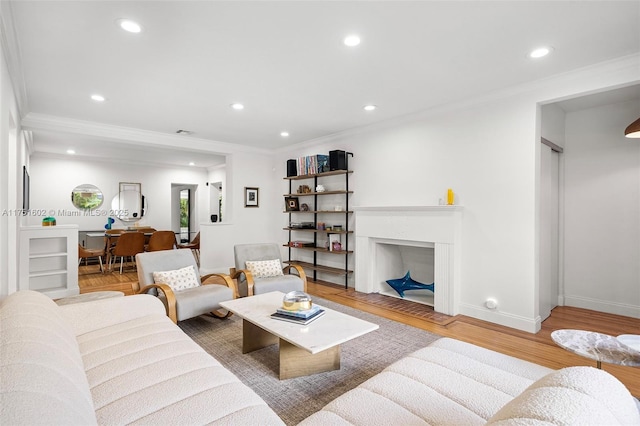 living room featuring recessed lighting, wood finished floors, baseboards, and ornamental molding