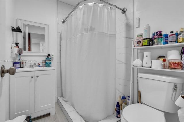 bathroom with a shower with curtain, toilet, and vanity