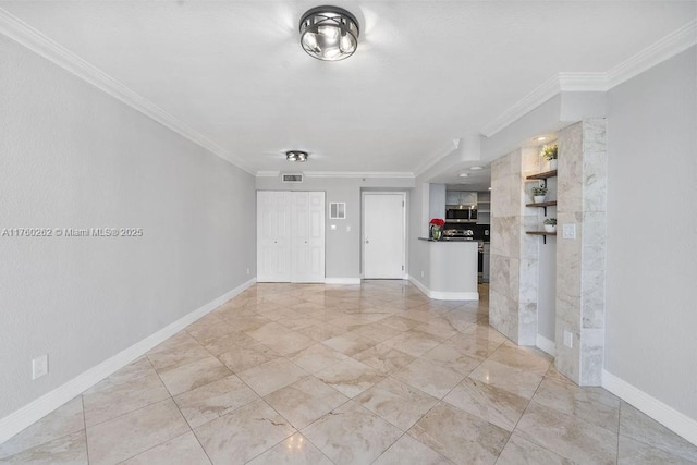 entrance foyer featuring visible vents, baseboards, and ornamental molding