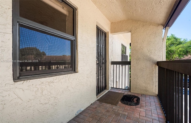 entrance to property with stucco siding