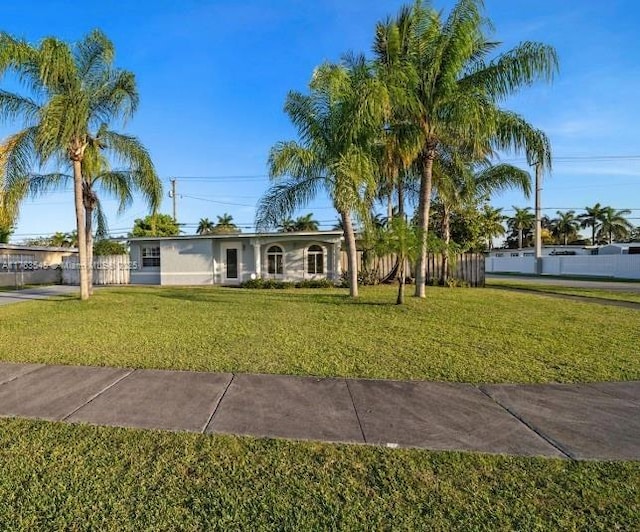 single story home featuring a front lawn