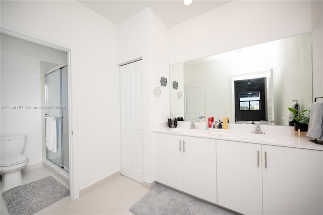 full bathroom featuring a sink, toilet, and a stall shower