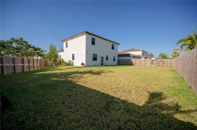 view of yard featuring a fenced backyard