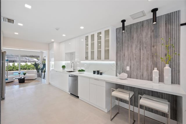 kitchen with visible vents, white cabinetry, a sink, dishwasher, and modern cabinets