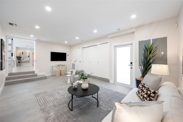 living room featuring recessed lighting, visible vents, and baseboards