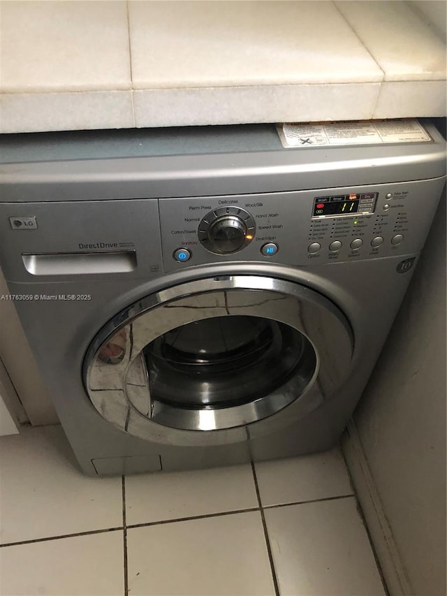 room details with washer / clothes dryer