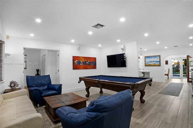 playroom featuring arched walkways, visible vents, recessed lighting, and billiards