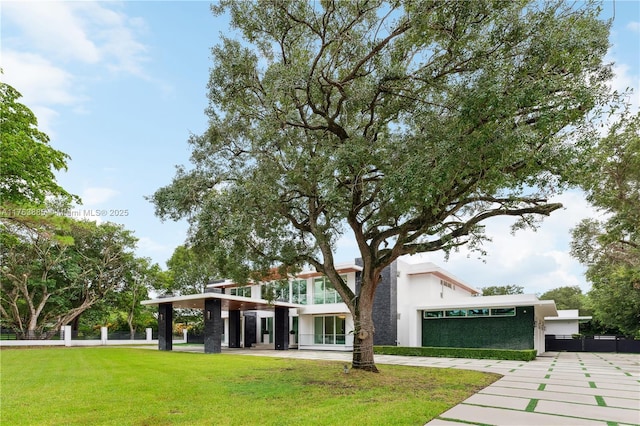 view of front of property with stucco siding and a front lawn