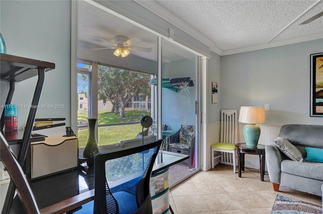 sunroom / solarium with a ceiling fan