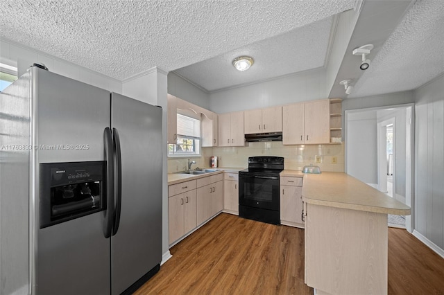 kitchen featuring a peninsula, electric range, stainless steel fridge with ice dispenser, light countertops, and under cabinet range hood