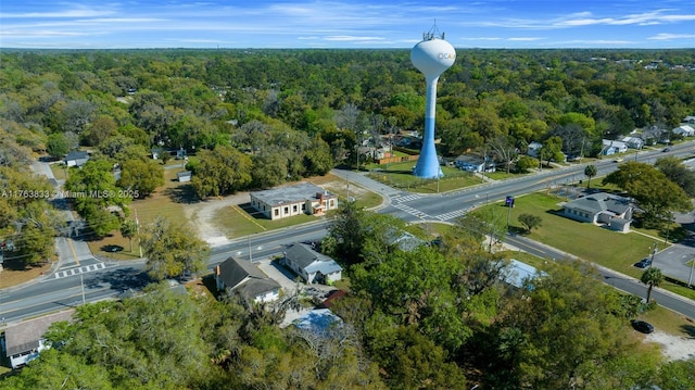 birds eye view of property featuring a forest view