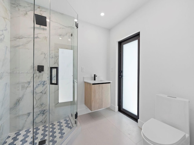 full bath featuring toilet, plenty of natural light, recessed lighting, a marble finish shower, and baseboards