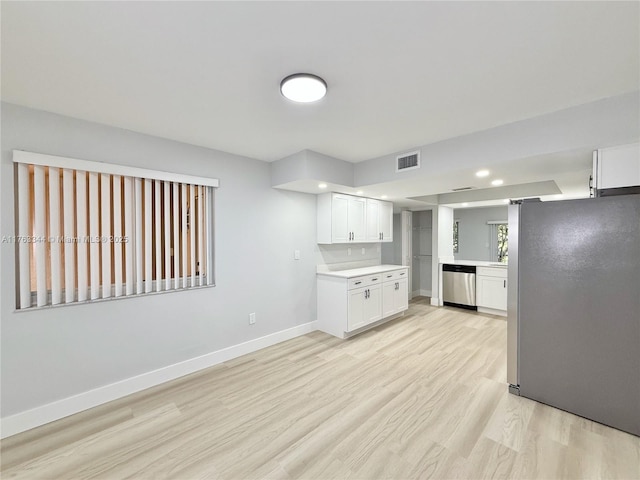 kitchen featuring baseboards, visible vents, light countertops, appliances with stainless steel finishes, and light wood-type flooring