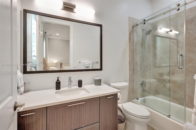 full bath with combined bath / shower with glass door, toilet, and vanity