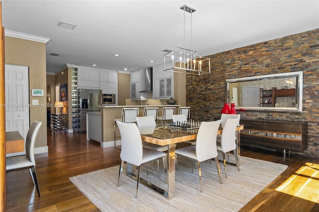 dining space featuring visible vents, hardwood / wood-style floors, recessed lighting, an inviting chandelier, and crown molding