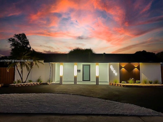 view of front of property featuring stucco siding