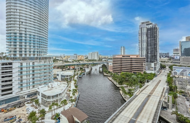 view of water feature featuring a city view