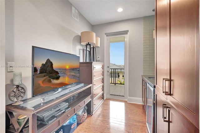 living area with visible vents, beverage cooler, light wood-style flooring, recessed lighting, and baseboards