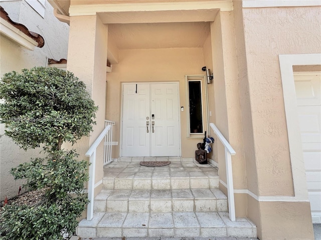 property entrance with stucco siding