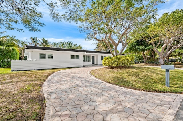 view of front of property with a front yard