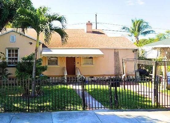 view of front of property with a fenced front yard and stucco siding