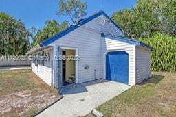 view of detached garage