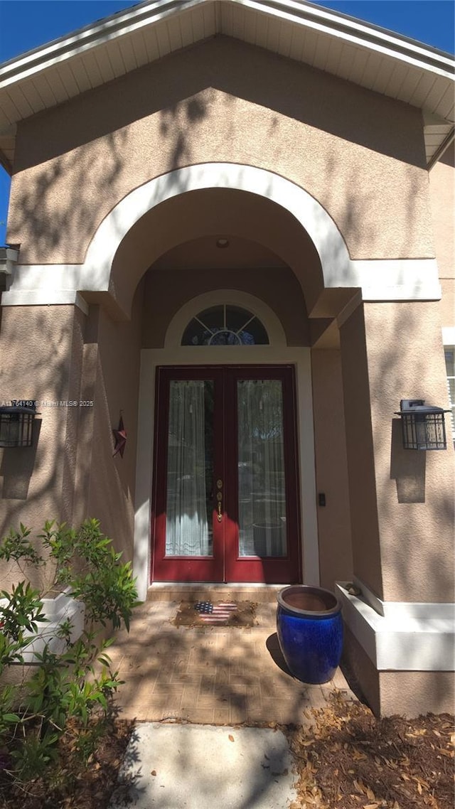 property entrance featuring stucco siding