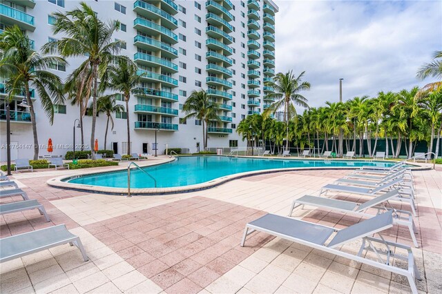 19380 Collins Ave Unit 307, Sunny Isles Beach, FL 33160 - community pool with a patio