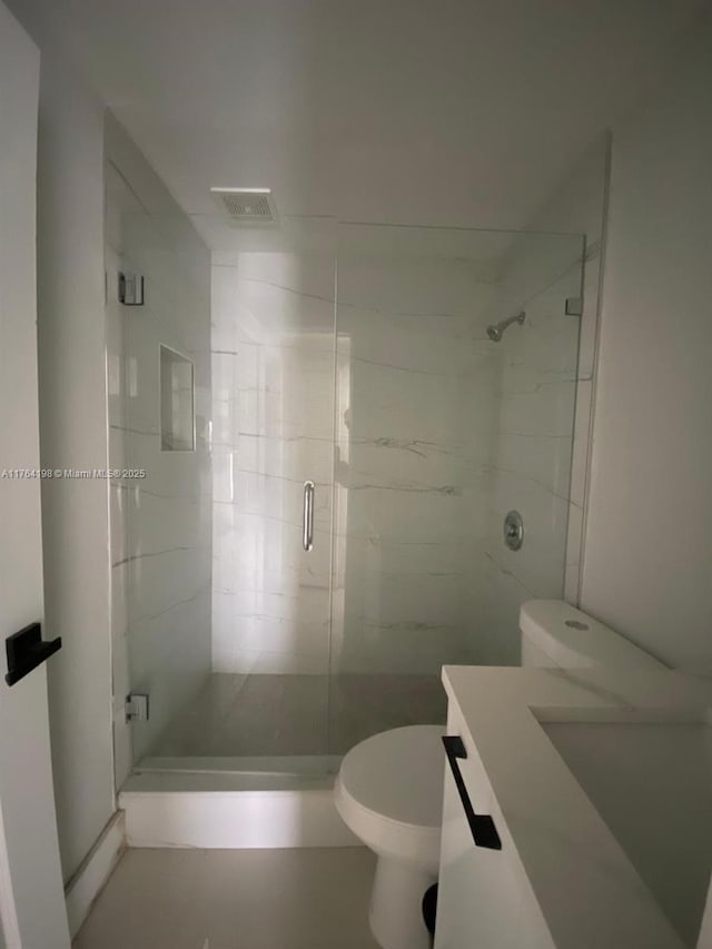 full bath with visible vents, vanity, toilet, and a shower stall